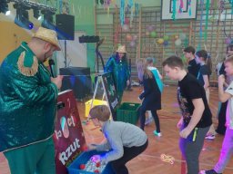 b_1024_768_0_00_images_2023_2024_WYDARZENIA_Choinka_419664750_840370617890888_6468155859775662121_n